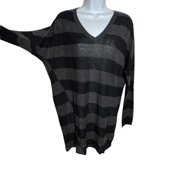 Vince Mercerized Wool Striped v-neck sweater womens size small black and gray - Picture 2 of 8